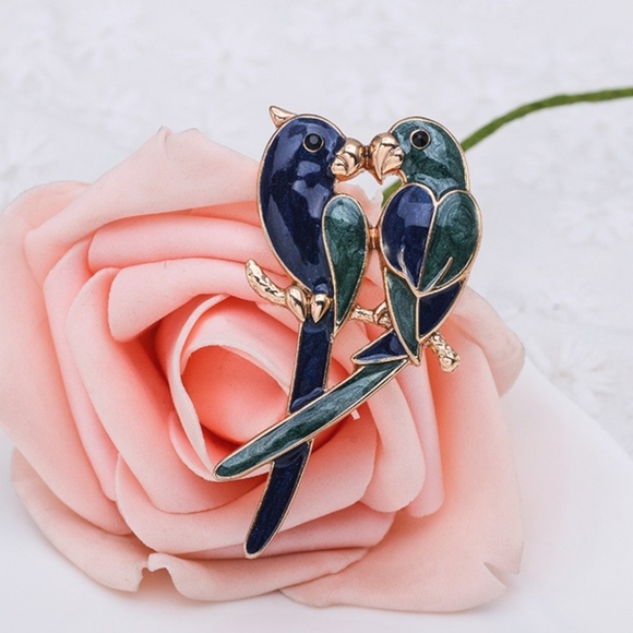 Lovely Bird Parrot Brooch Pin - Picture 5 of 9